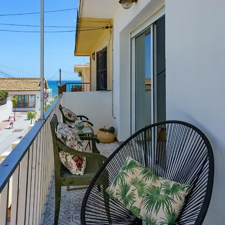 Sandy Shores Hideaway Seaview Apartment